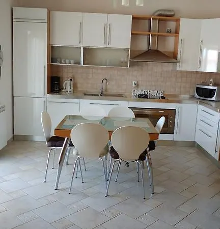 Adriana Apartman *